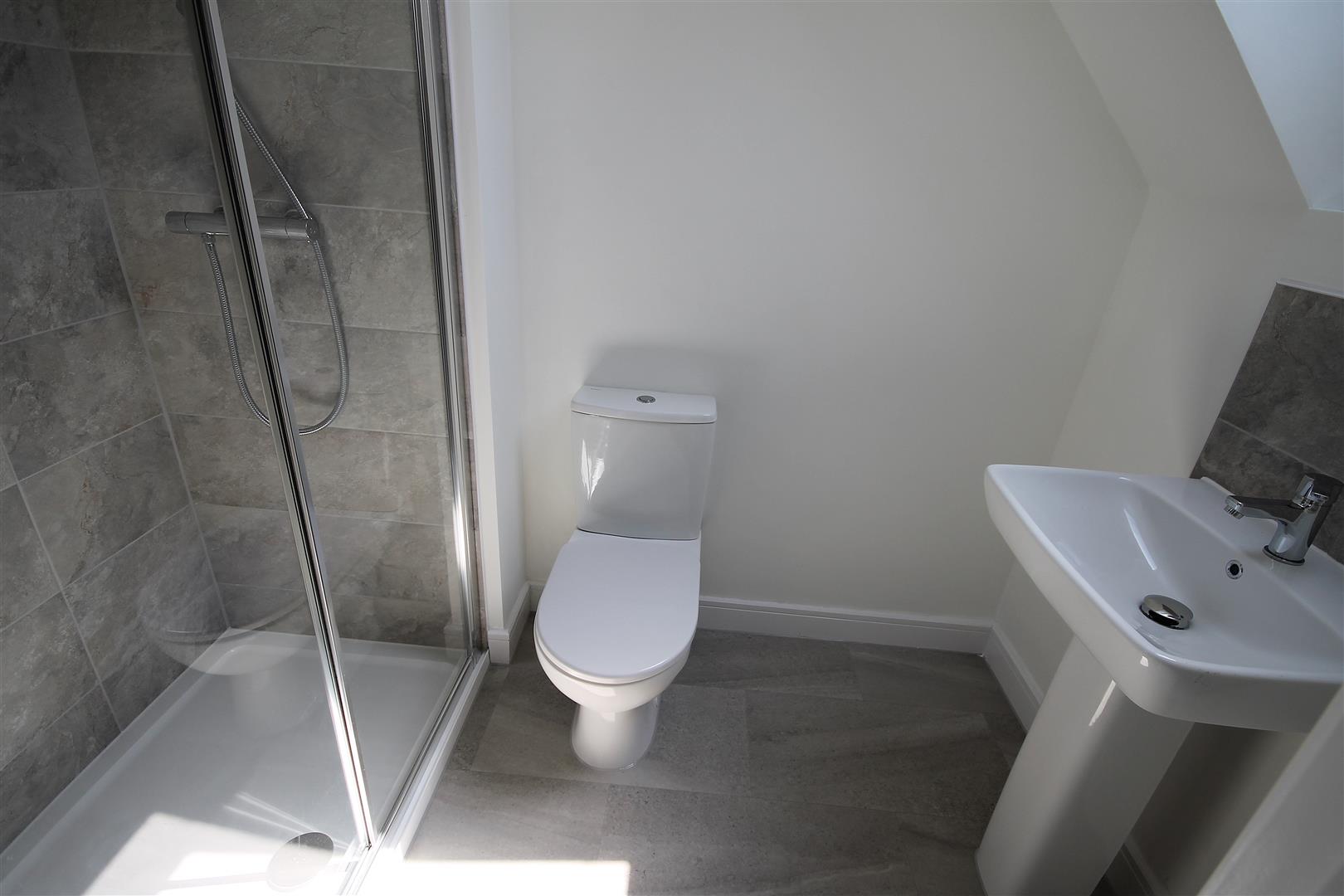 3 Bedroom House To Rent image 14